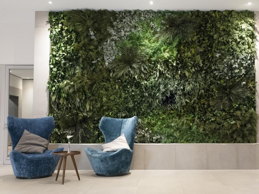 hotel-furniture-greenery-wall